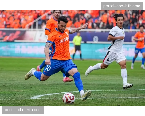 山东泰山1-1上海海港，双方外援对决克雷桑杨希各入一球